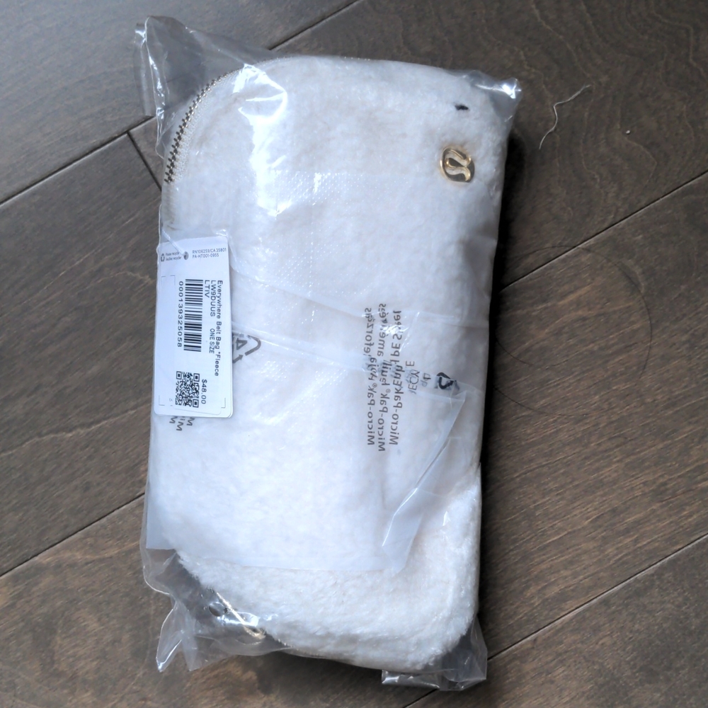 Lululemon Everywhere Belt Bag Ivory Fleece EBB